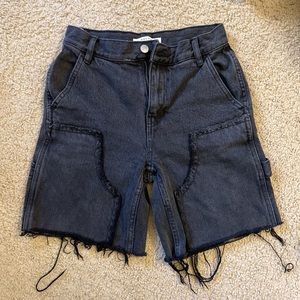 black cargo jorts